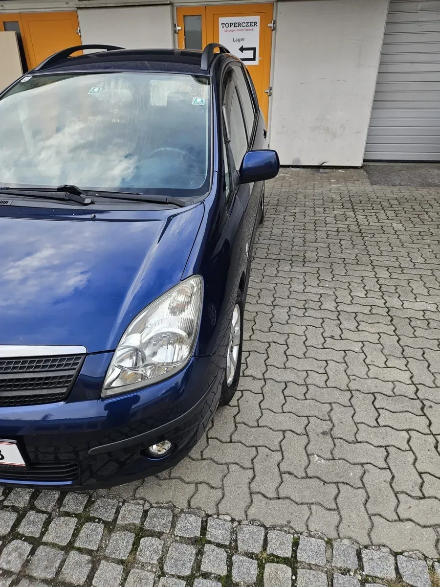Toyota Corolla Verso 2002 photo 2