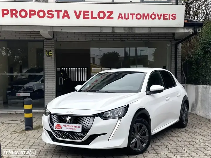 Peugeot E-208