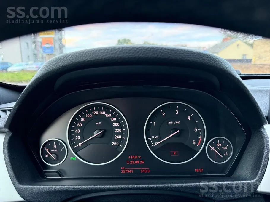 BMW 318 2016 photo 5