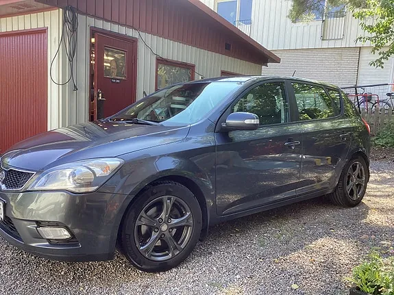 Kia Ceed 2011 photo 3