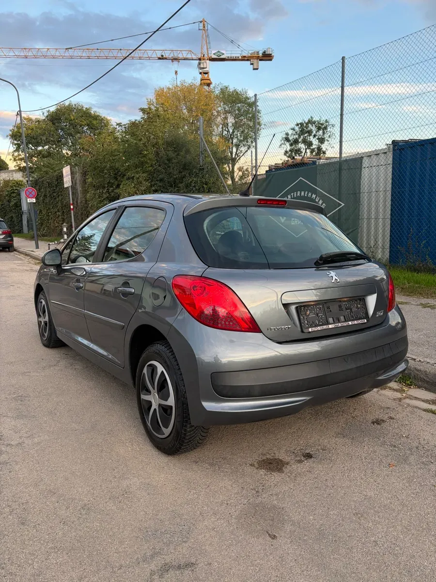 Peugeot 207 2009 photo 3