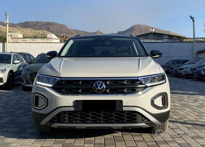Volkswagen T-Roc 2025 photo 2