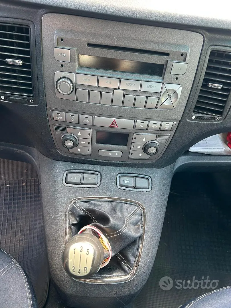 Lancia Musa 2010 photo 5