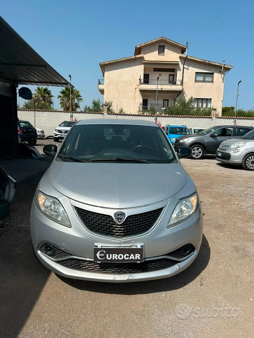 Lancia Ypsilon 2015 photo 2