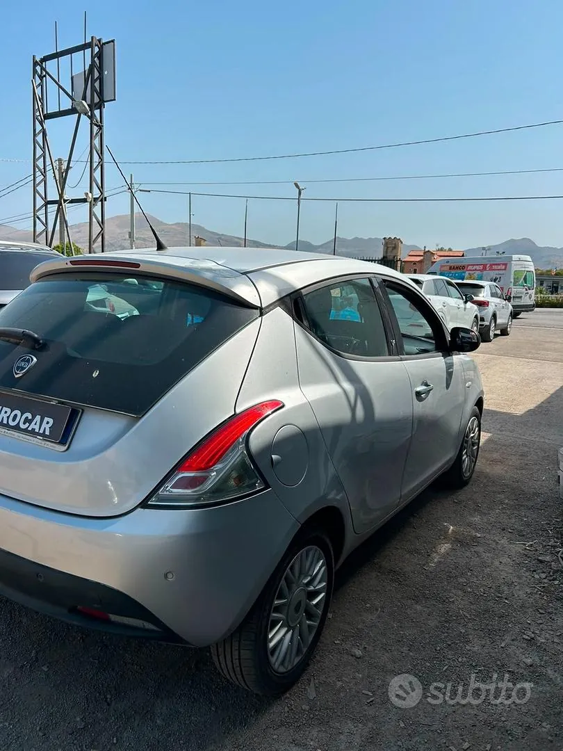 Lancia Ypsilon 2015 photo 3