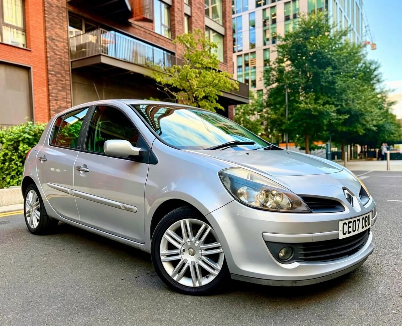 Renault Clio 2007 photo 2