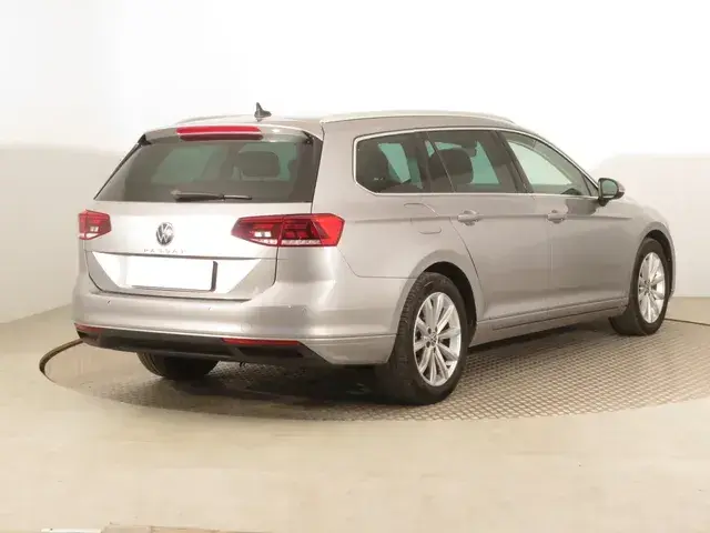 Volkswagen Passat Variant 2022 photo 4