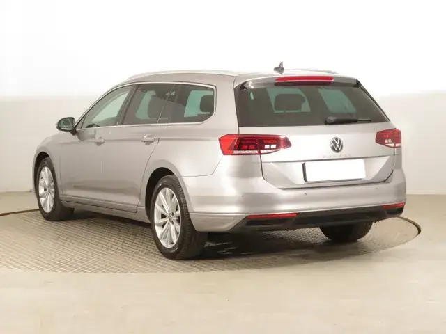 Volkswagen Passat Variant 2022 photo 3