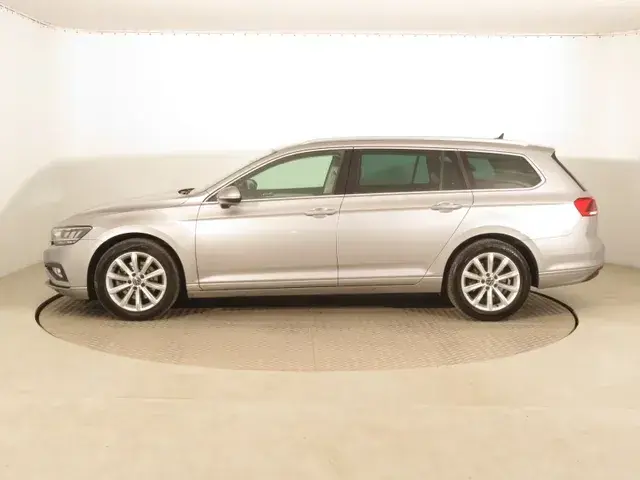 Volkswagen Passat Variant 2022 photo 2