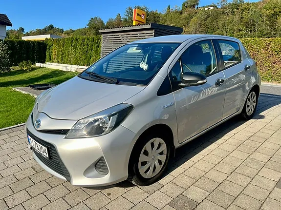 Toyota Yaris 2013 photo 2