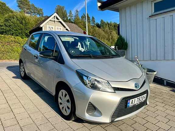 Toyota Yaris 2013 photo 3