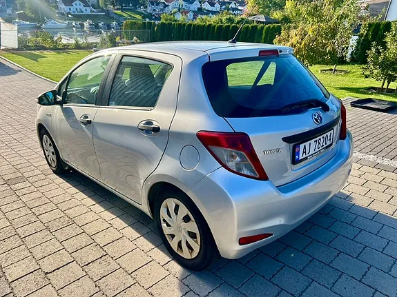 Toyota Yaris 2013 photo 4