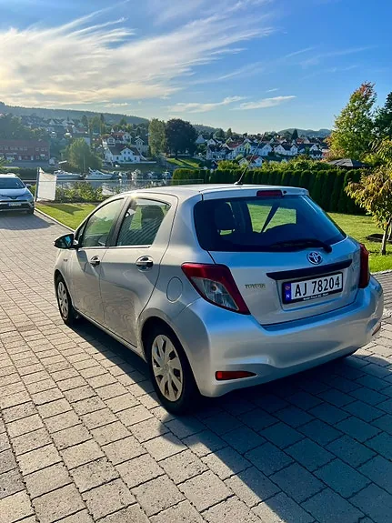 Toyota Yaris 2013 photo 5