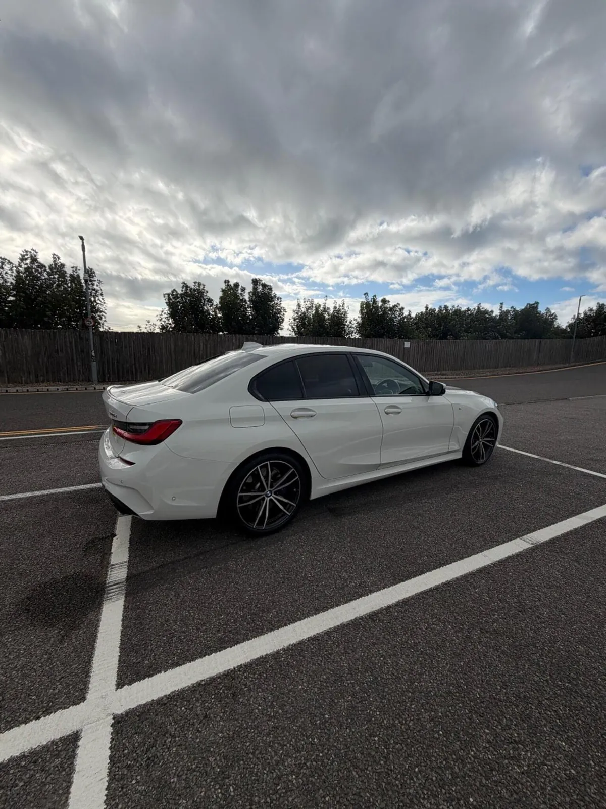 BMW 3 Series 2019 photo 4