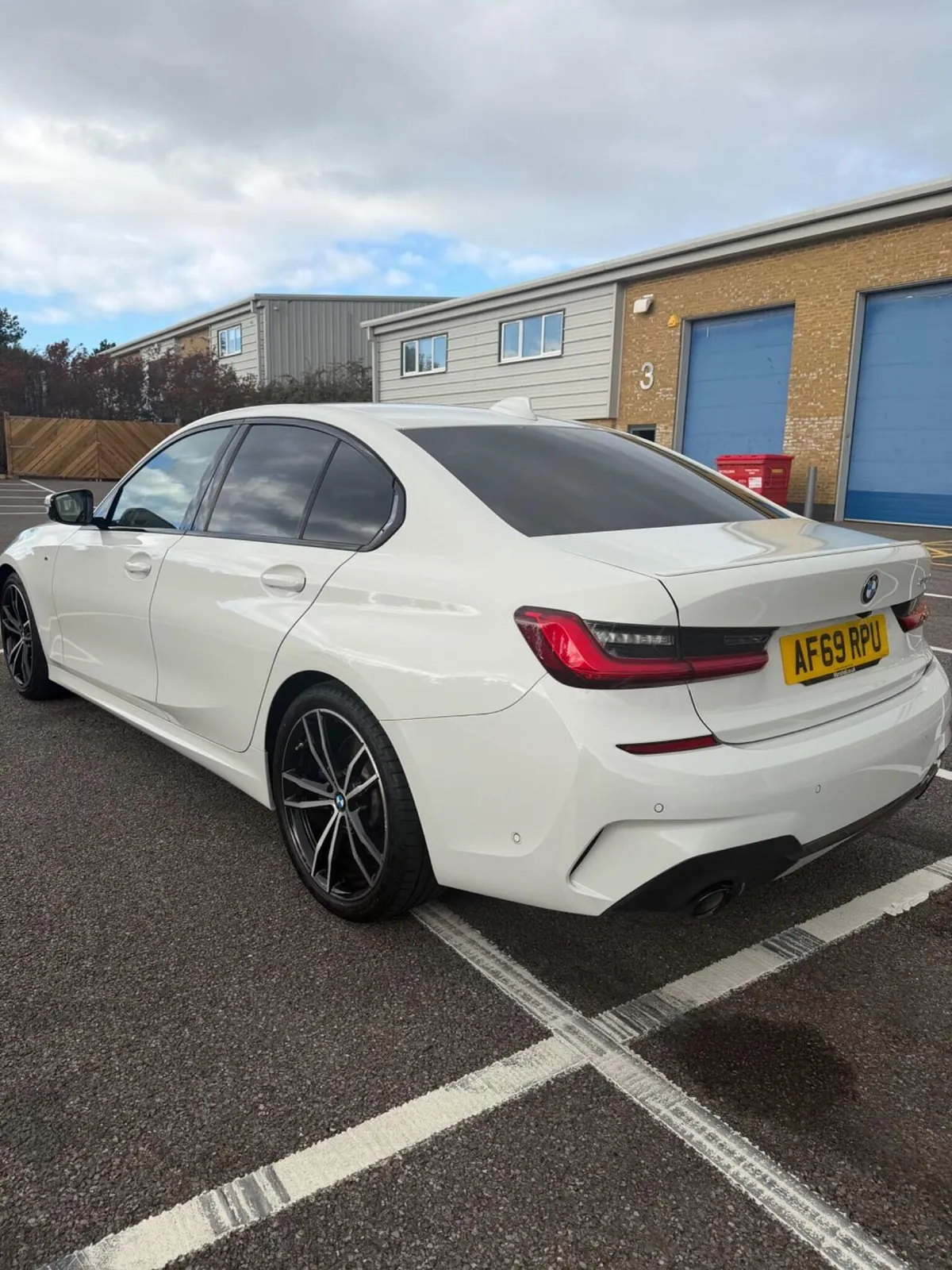 BMW 3 Series 2019 photo 2