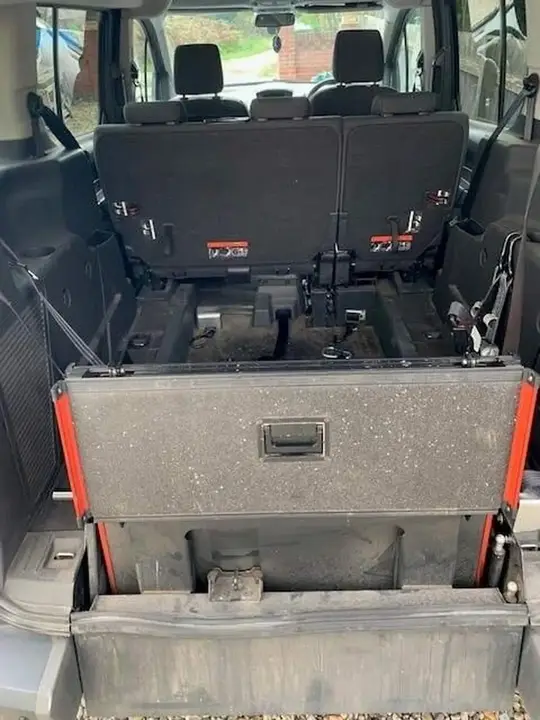Ford Grand Tourneo Connect 2018 photo 3