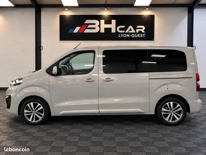 Peugeot Traveller 2016 photo 2