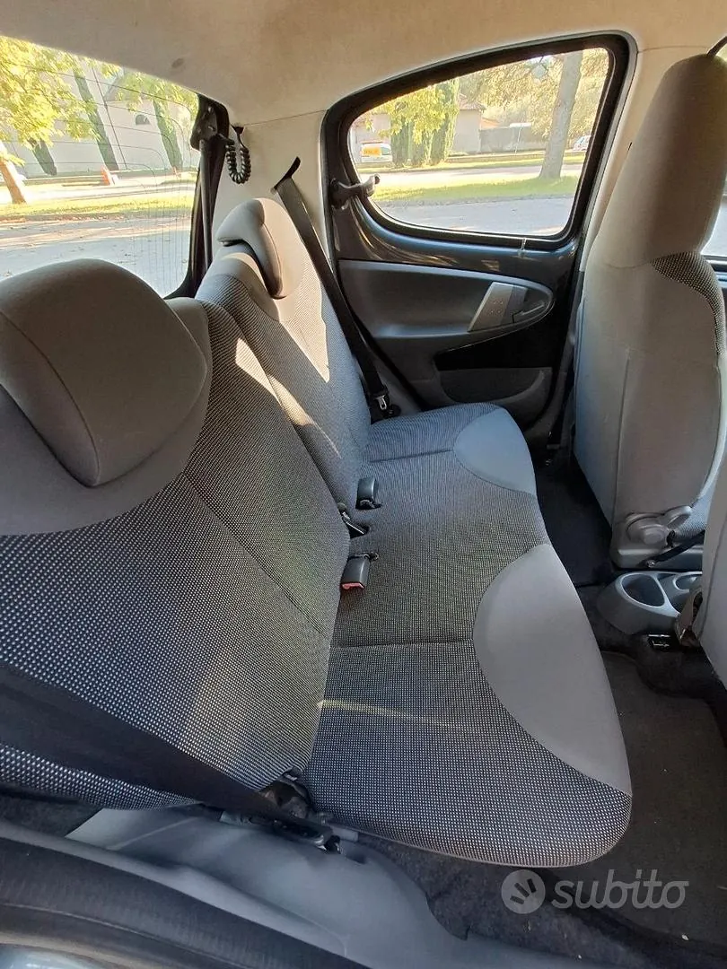 Peugeot 107 2008 photo 5