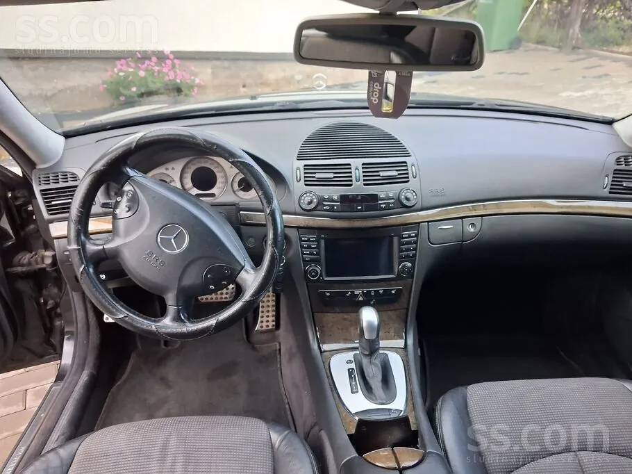 Mercedes-Benz E270 2003 photo 5