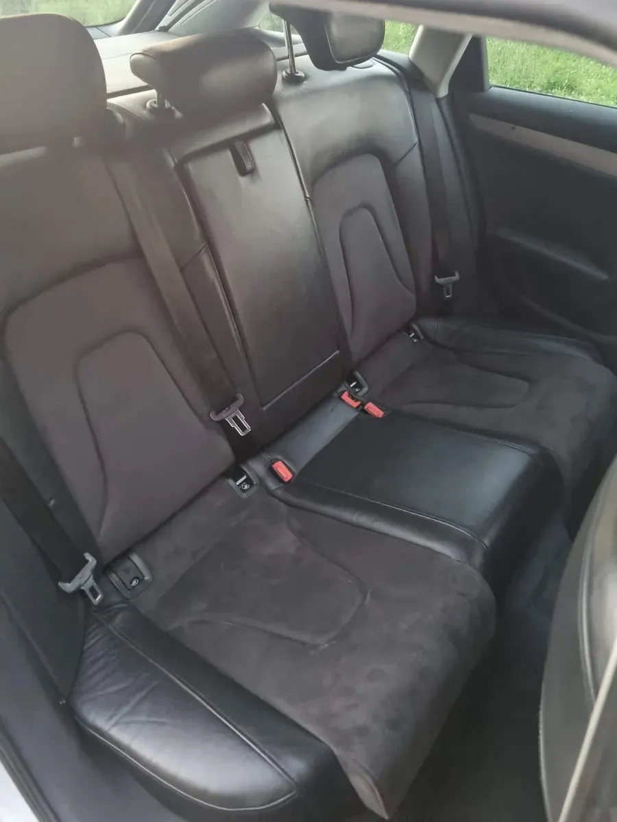 Audi A4 Avant 2012 photo 2
