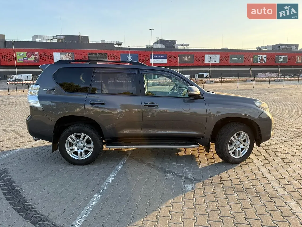 Toyota Land Cruiser Prado 2011 photo 4