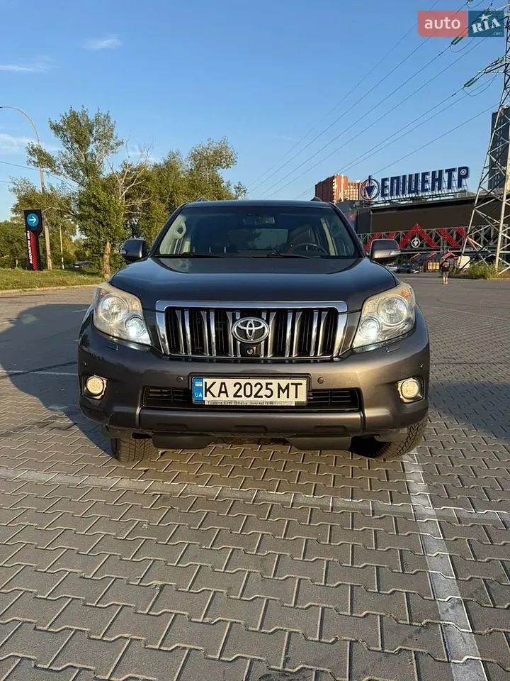 Toyota Land Cruiser Prado 2011 photo 2