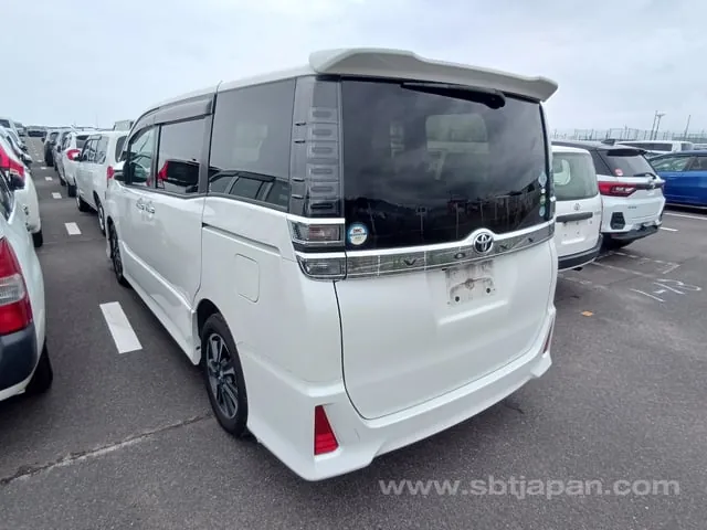 Toyota Voxy Zs 2018 photo 3