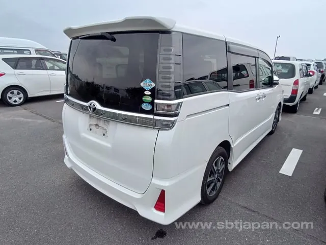 Toyota Voxy Zs 2018 photo 4
