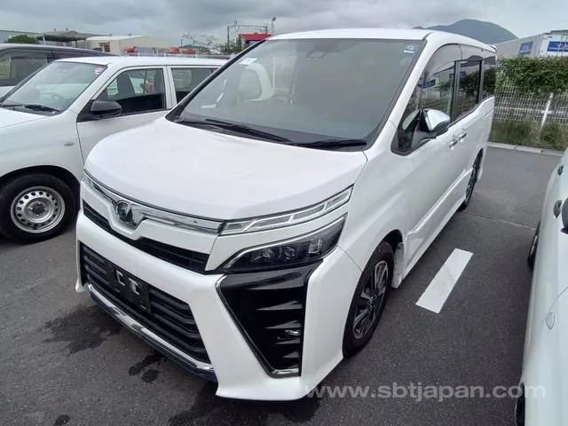 Toyota Voxy Zs 2018 photo 2