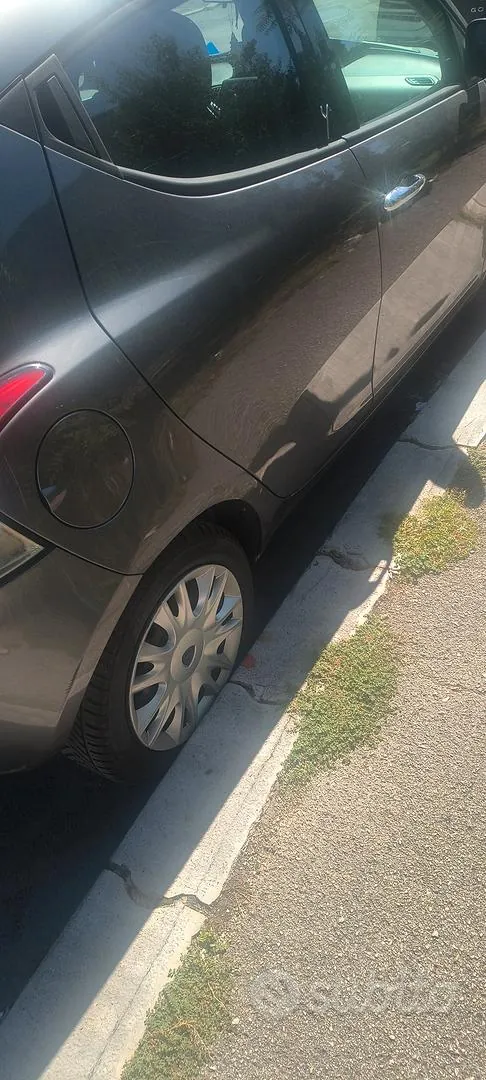 Lancia Ypsilon 2012 photo 2