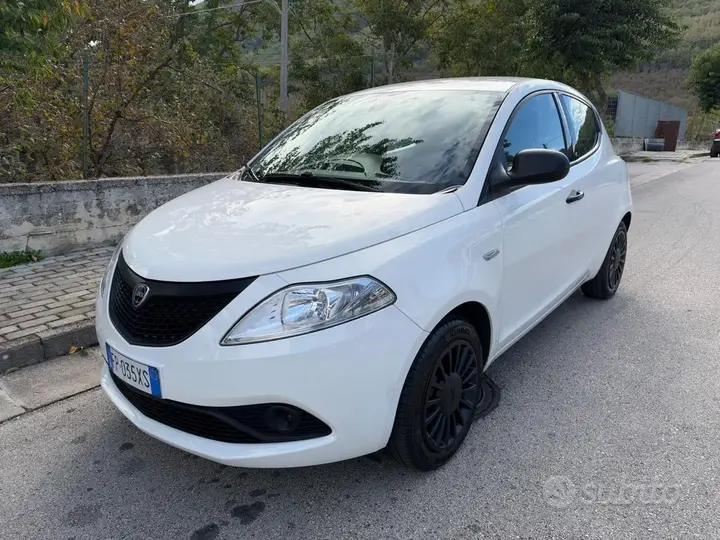 Lancia Ypsilon 2018 photo 2