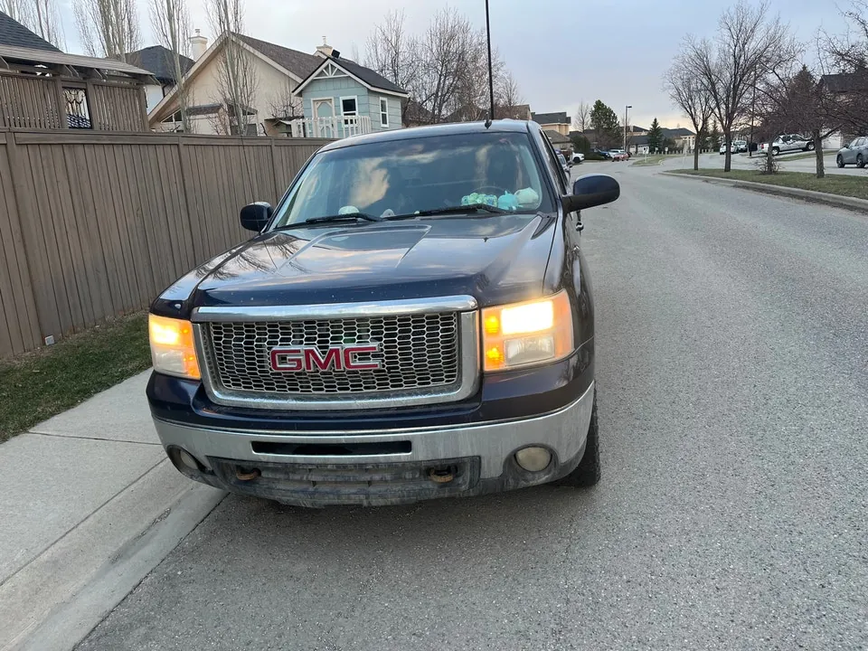 GMC Sierra 2011 photo 2