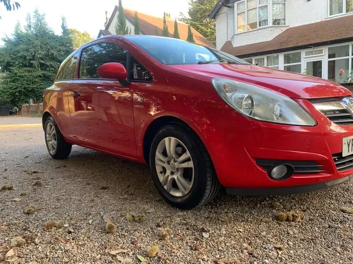 Vauxhall Corsa 2011 photo 2
