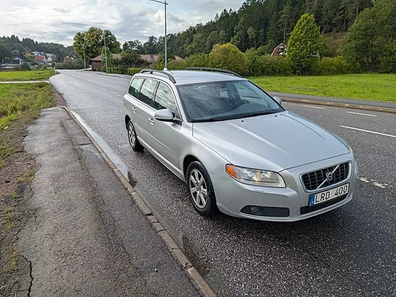 Volvo V70 2011 photo 2