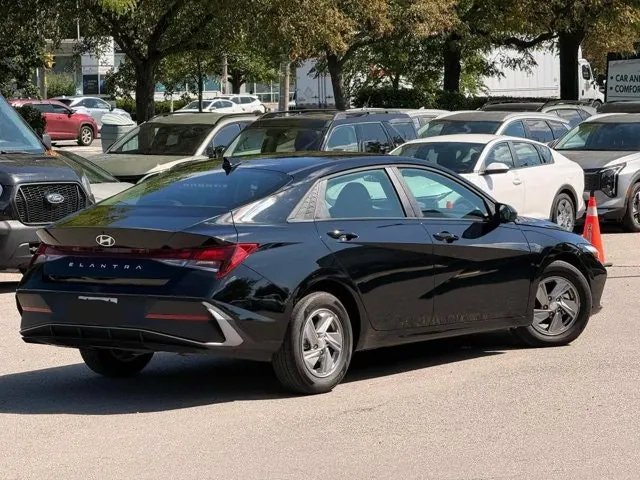 Hyundai Elantra 2026 photo 4