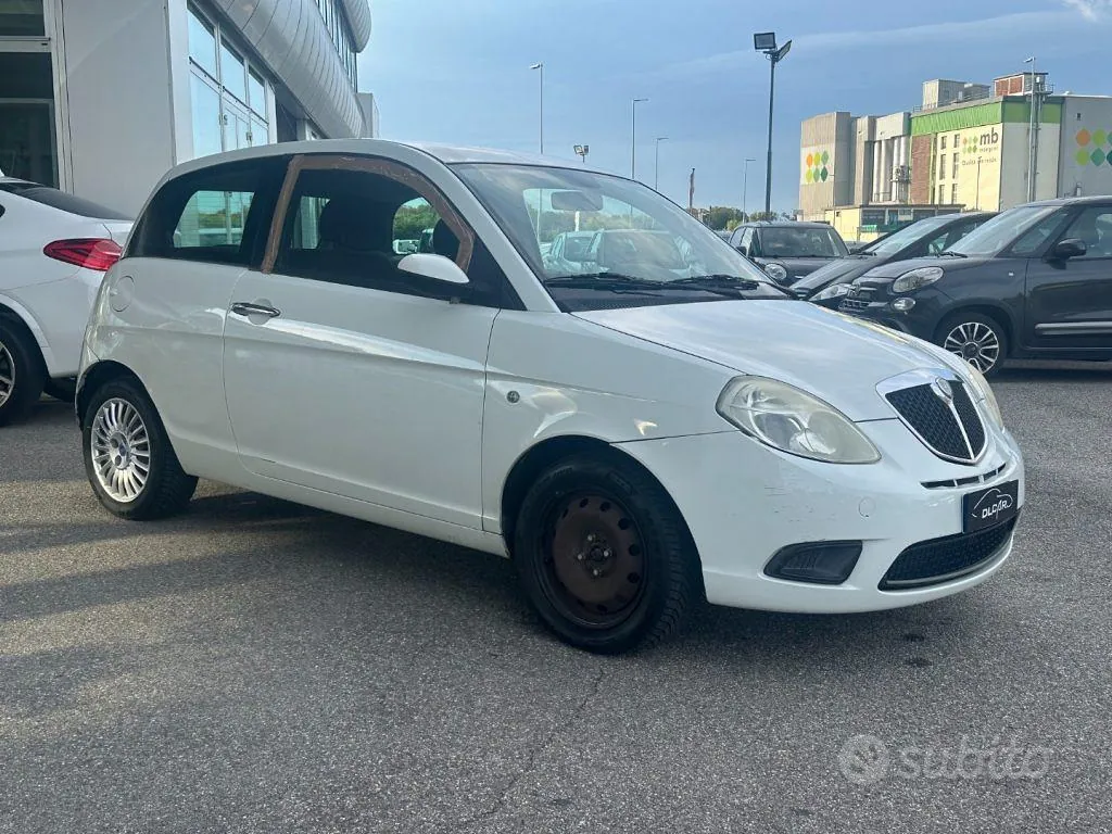 Lancia Ypsilon