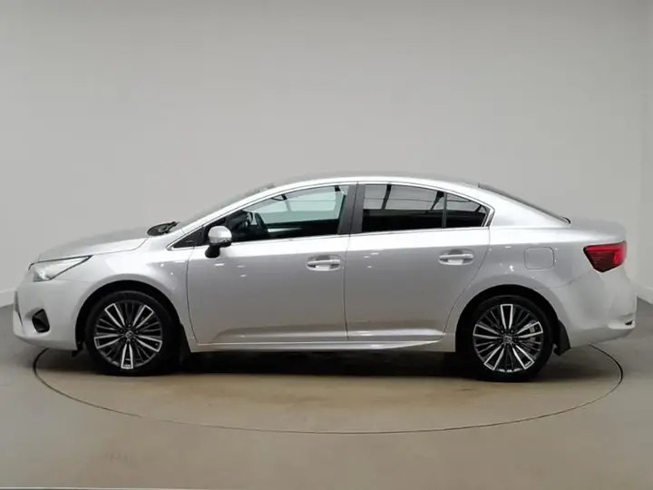 Toyota Avensis 2018 photo 4