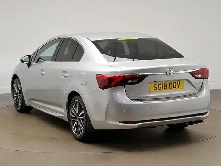 Toyota Avensis 2018 photo 2