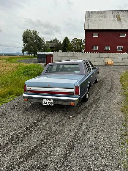 Lincoln Town Car 1987 photo 5