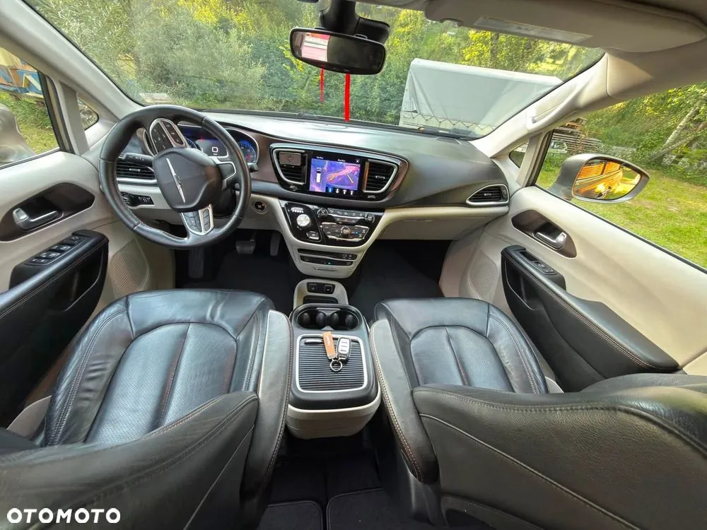 Chrysler Pacifica 2017 photo 3