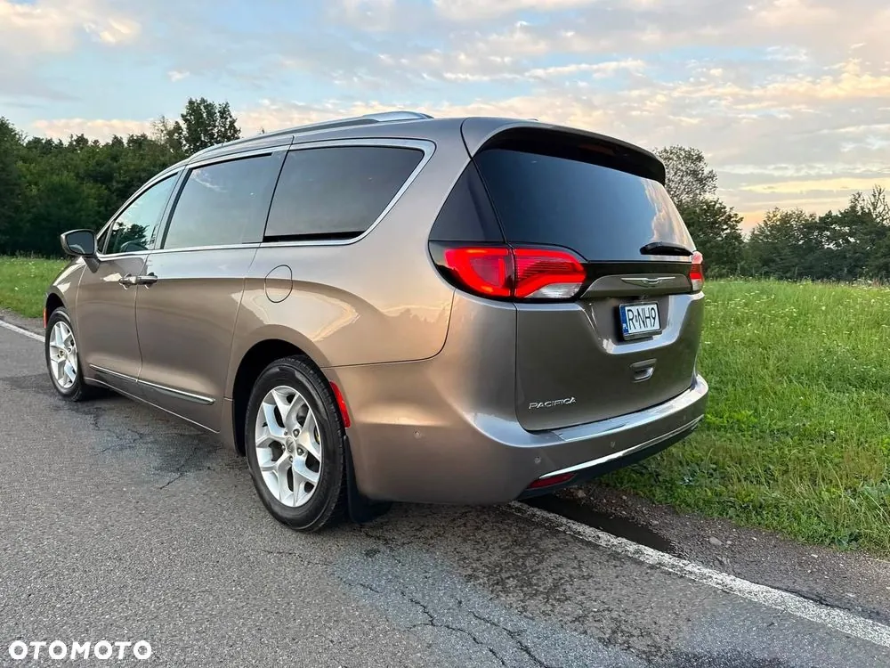 Chrysler Pacifica 2017 photo 4