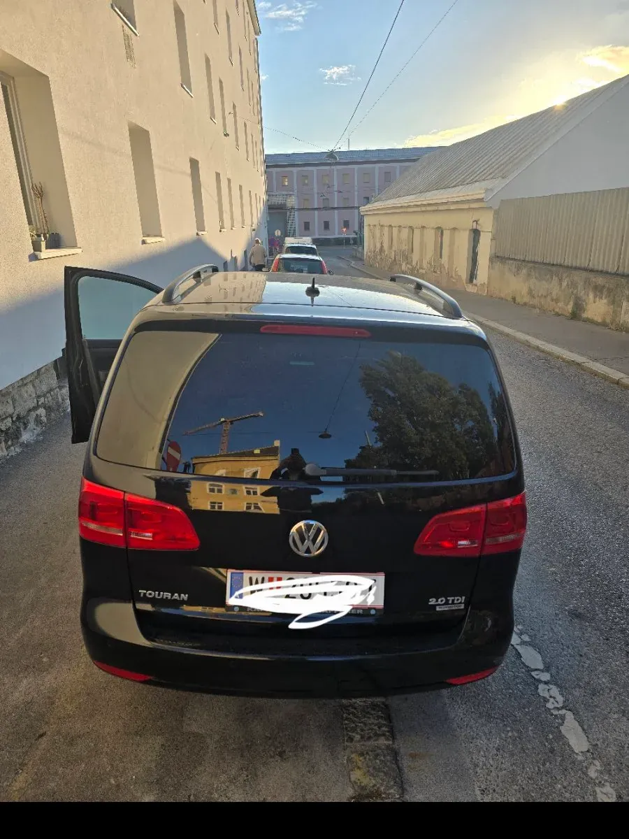 Volkswagen Touran 2013 photo 2