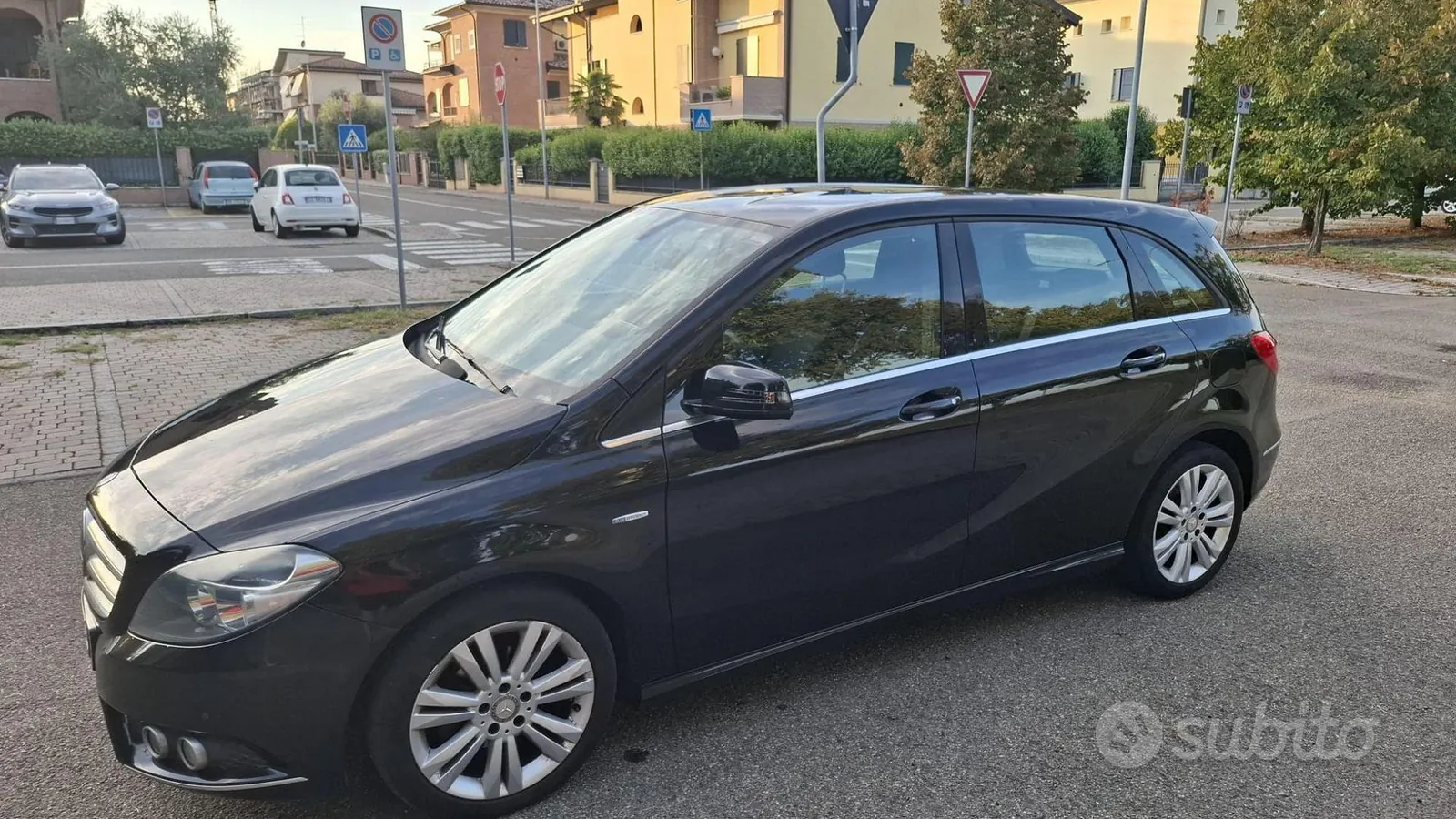 Mercedes-Benz B 2012 photo 2