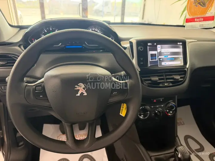 Peugeot 208 2012 photo 2