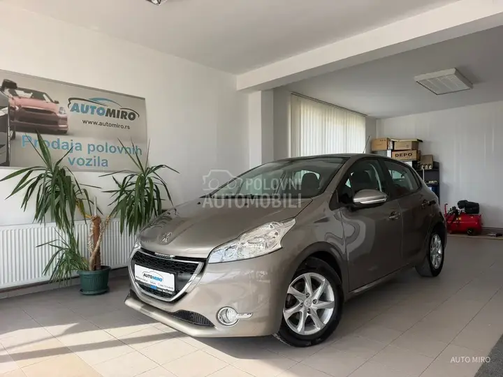 Peugeot 208 2012 photo 4