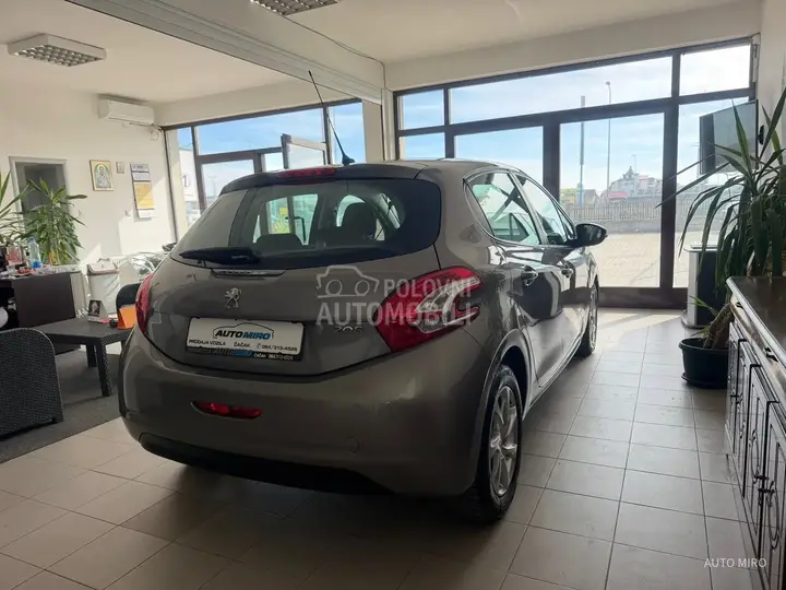 Peugeot 208 2012 photo 3