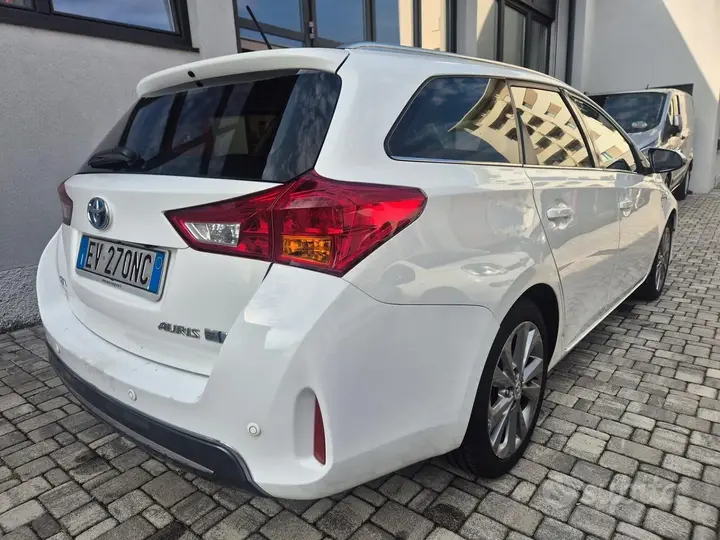 Toyota Auris 2014 photo 3