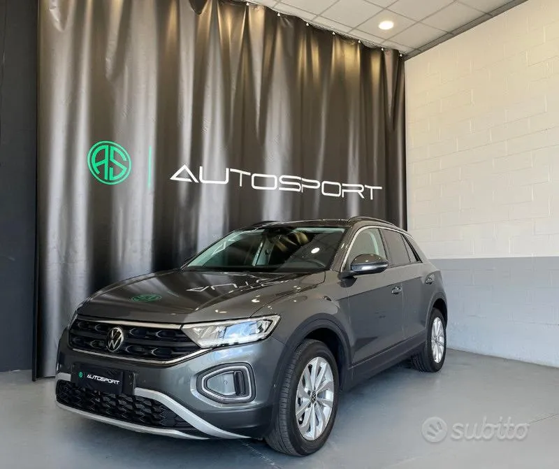 Volkswagen T-Roc 2023 photo 3