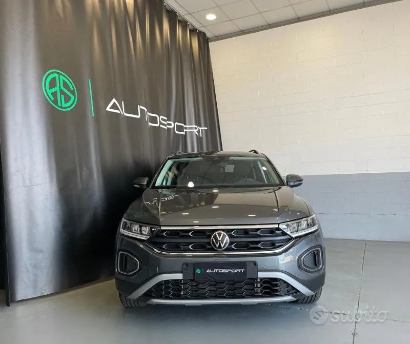 Volkswagen T-Roc 2023 photo 2