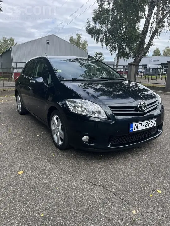 Toyota Auris 2011 photo 2